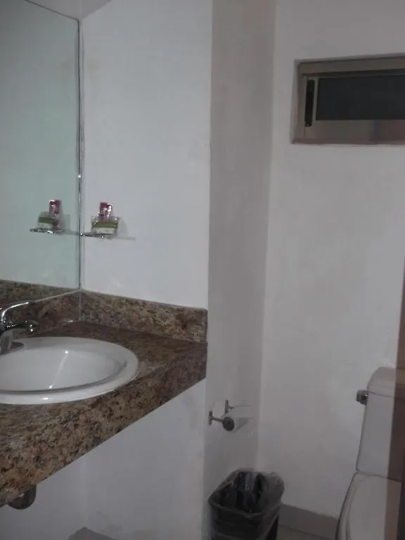 *** Liefdeshotel Motel Del Rey Cancún Mexico